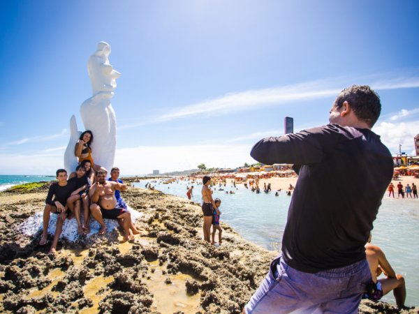 Estátua da Sereia atrai visitantes após revitalização